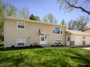 79 McDougall Dr, Lincoln, ND 58504