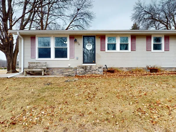 16 S Hooker Ave, Nora Springs, IA 50458