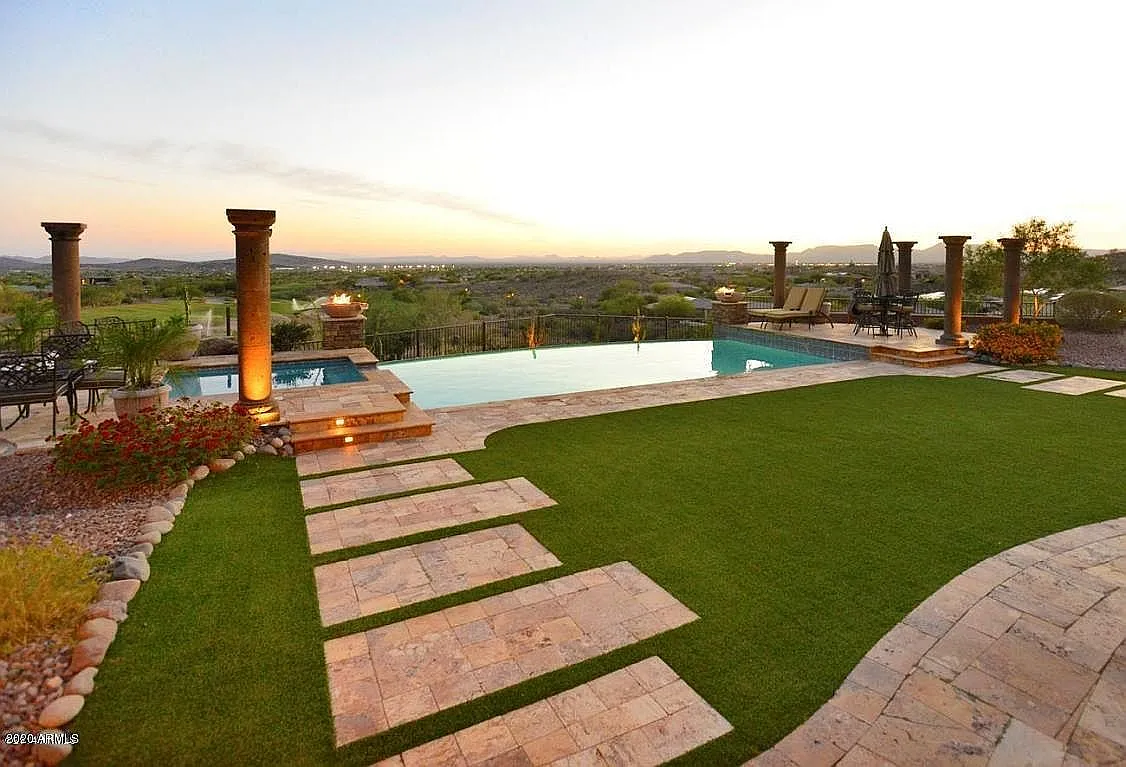 5 bed, 4.5 bath, 4561 sqft, $7,995 — Photo 2