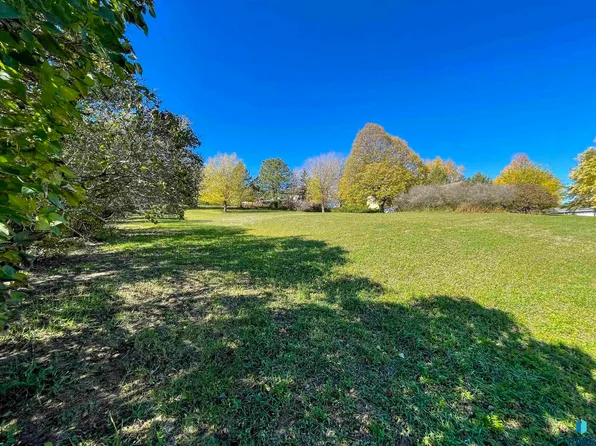 209 S Church Ave, Montrose, SD 57048