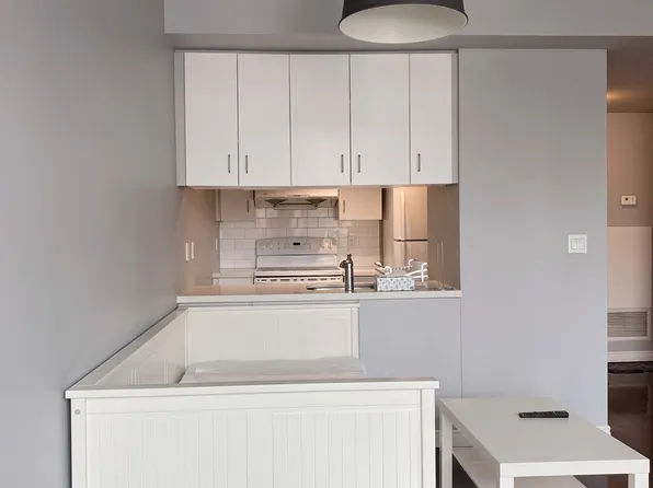285 Mutual St #705, Toronto, ON M4Y 3C5