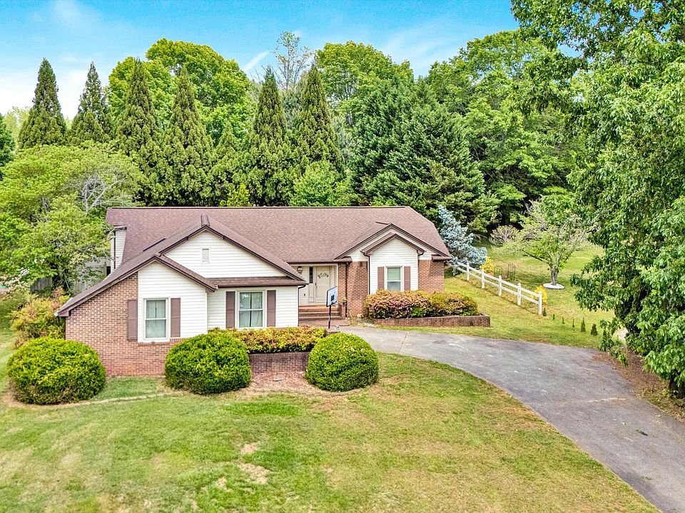 1st image of 126 Turner Ashby Ct