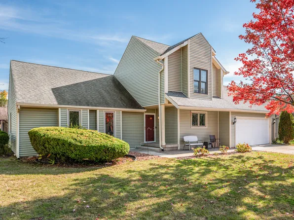 2693 Cedar Crest Dr, Columbus, IN 47203