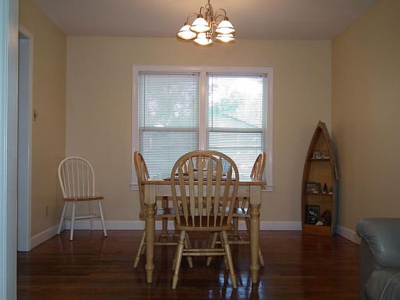 4th image of 338 Whitehall Dr