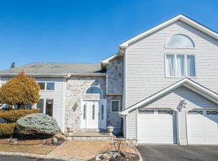 47 Heritage Dr, East Hanover, NJ 07936