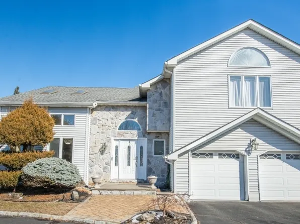 47 Heritage Dr, East Hanover Twp., NJ 07936