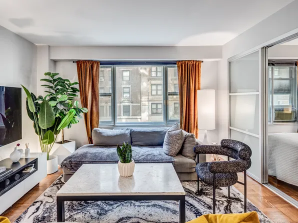 310 Lexington Avenue image 1 of 10
