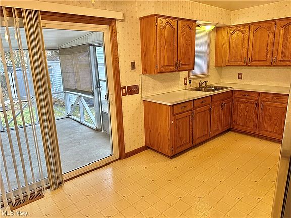 5th image of 23071 Mildred Ave