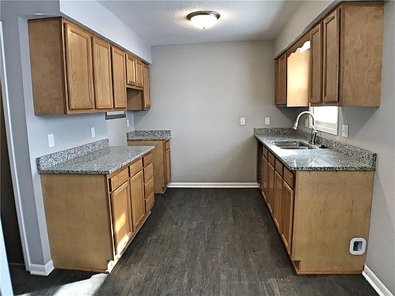 3rd image of 1414 W Larson St