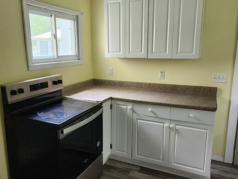 505 Sterling St — Photo 10