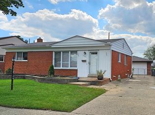 9364 Sylvester St, Taylor, MI 48180