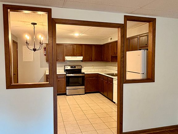 4th image of 110 Elleta St #10