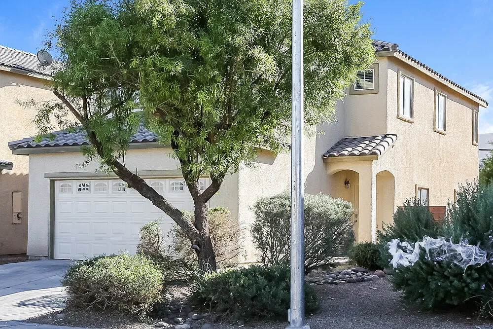 5 bed, 2.5 bath, 2116 sqft, $2,300 — Photo 4