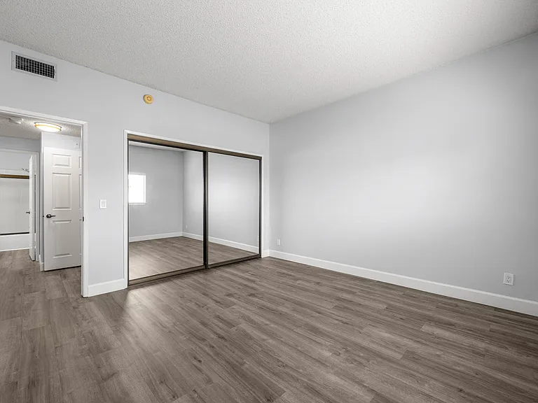 11800 Goshen Ave — Photo 9