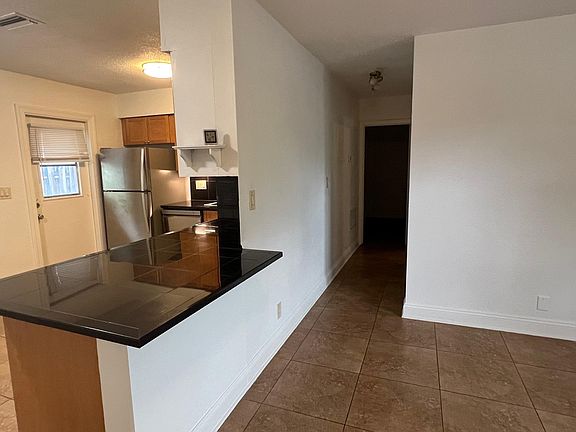 4th image of 220 NE 18th Ave #1