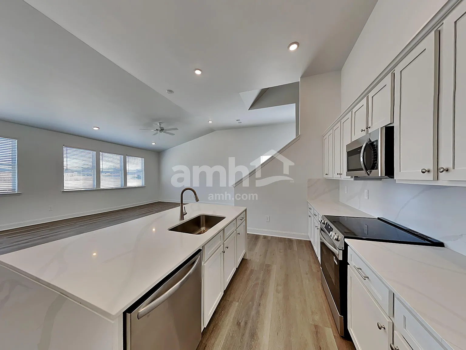 5 bed, 4.0 bath, 2714 sqft, $2,995 — Photo 3