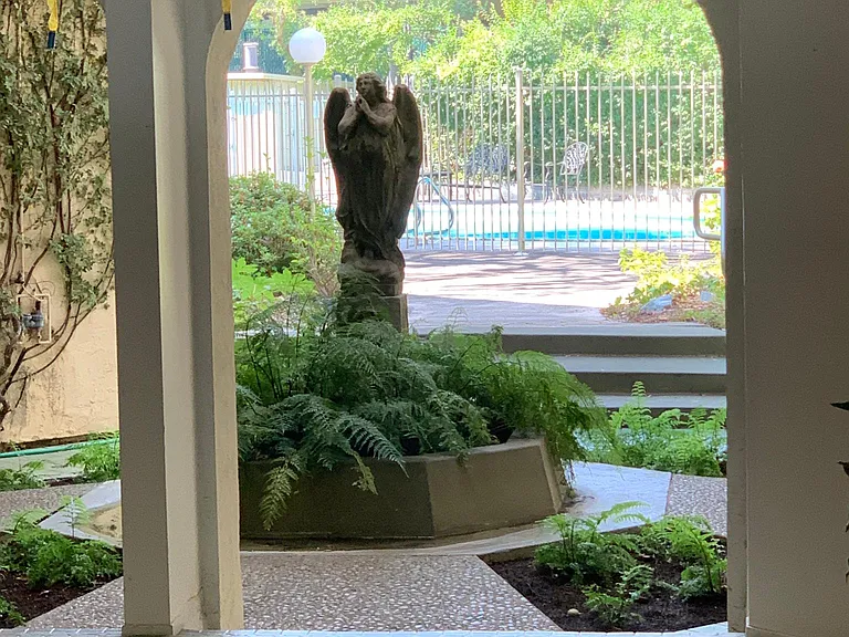 1305 Boulevard Way #105 — Photo 6