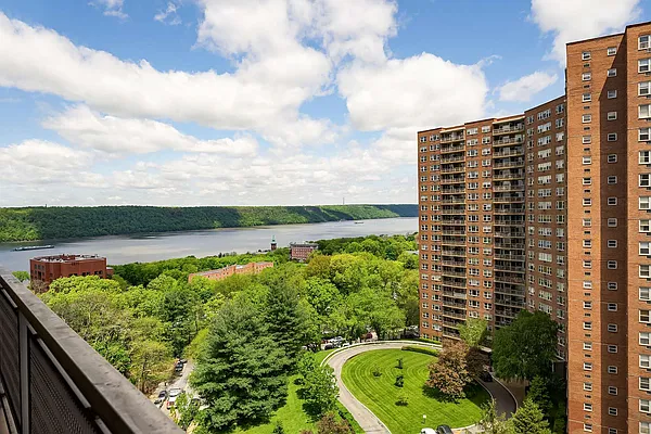 Sold by Compass | media 9