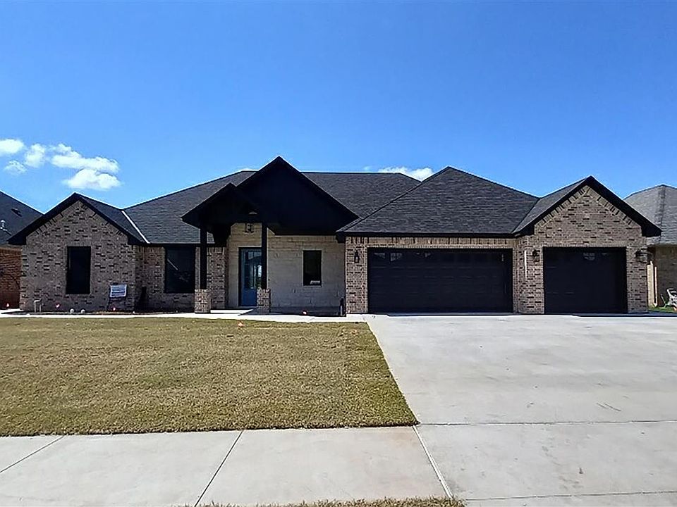 1st image of 2409 NE Falcon Ln