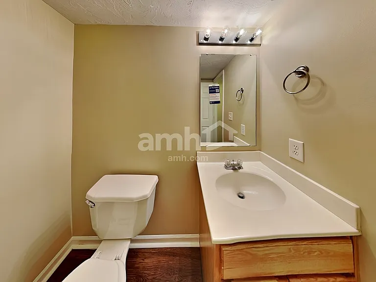 717 Breakers Ln — Photo 7