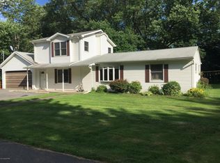 1206 Manorfield Ln, Stroudsburg, PA 18360
