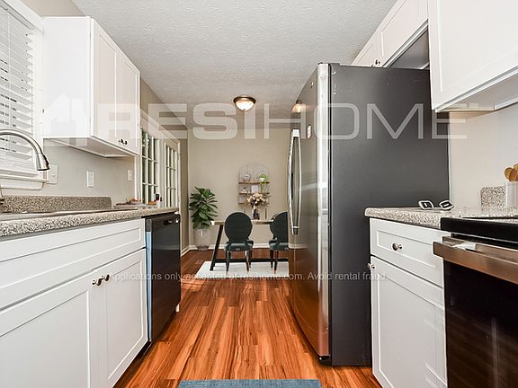 3rd image of 623 Windsor Dr SE