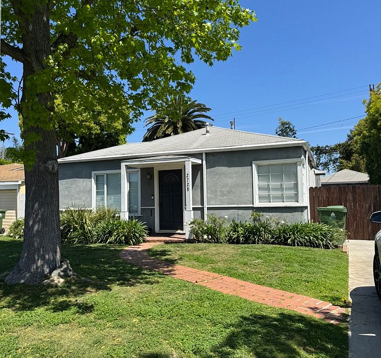 Front of house/Front Yard