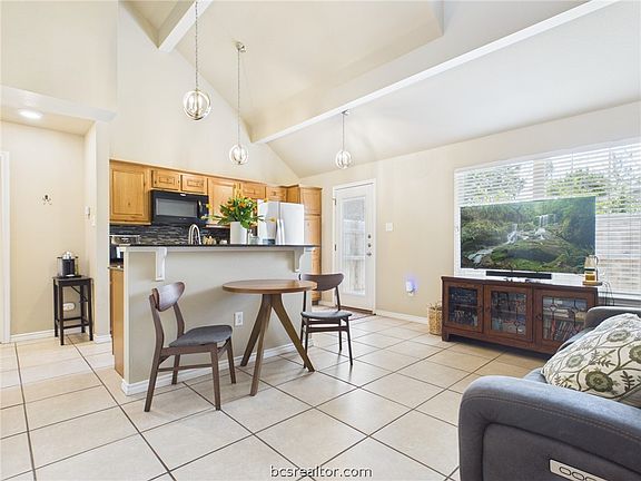3rd image of 2348 Autumn Chase Loop Unit D