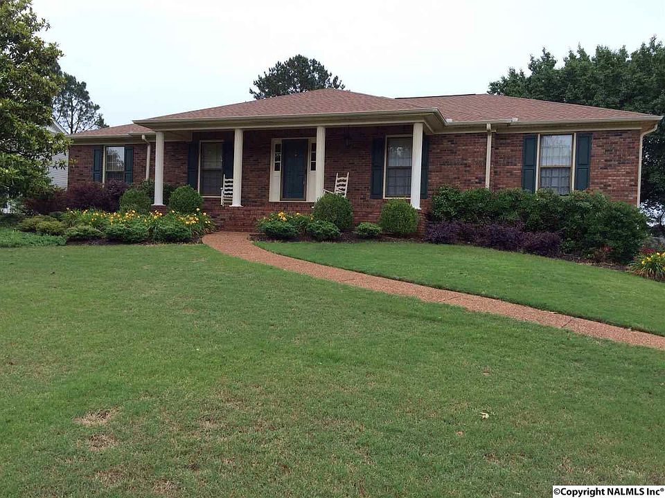 1st image of 122 W Oak Hill Dr