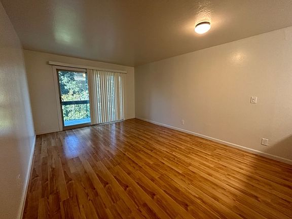 5th image of 551 Jean St APT 105