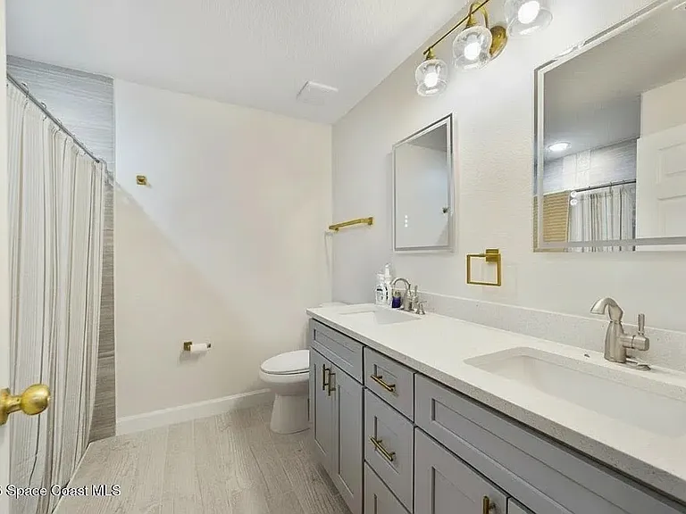 95 W Towne Pl — Photo 12