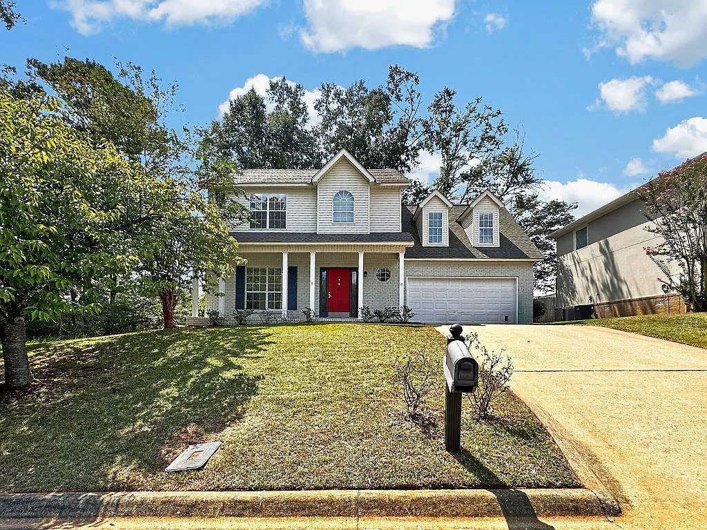 4 bed, 2.5 bath, 2350 sqft, $2,500 — Photo 1