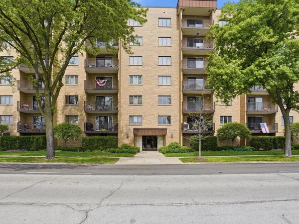 700 Graceland Ave APT 207, Des Plaines, IL 60016