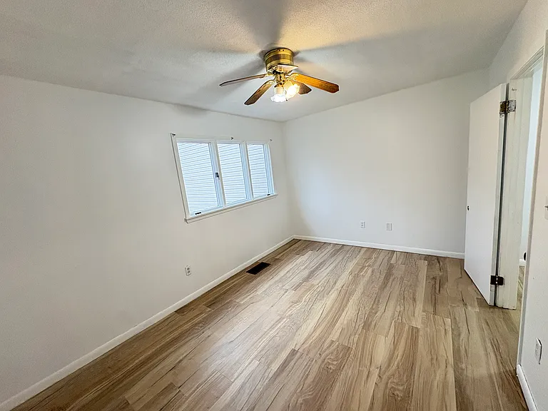 715 Frenchtown Rd — Photo 16
