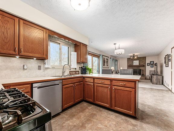 4th image of 1760 Fallhaven Dr