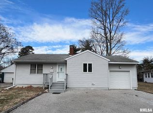 1102 W Hill Ave, Carbondale, IL 62901