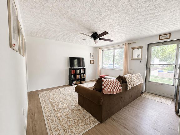 2nd image of 6073 Silverwood St