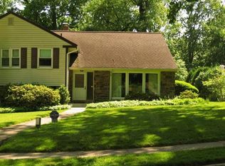 7902 Pine Rd, Wyndmoor, PA 19038