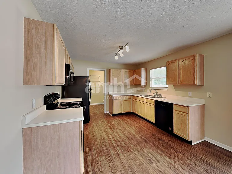 1773 Salina Dr — Photo 3