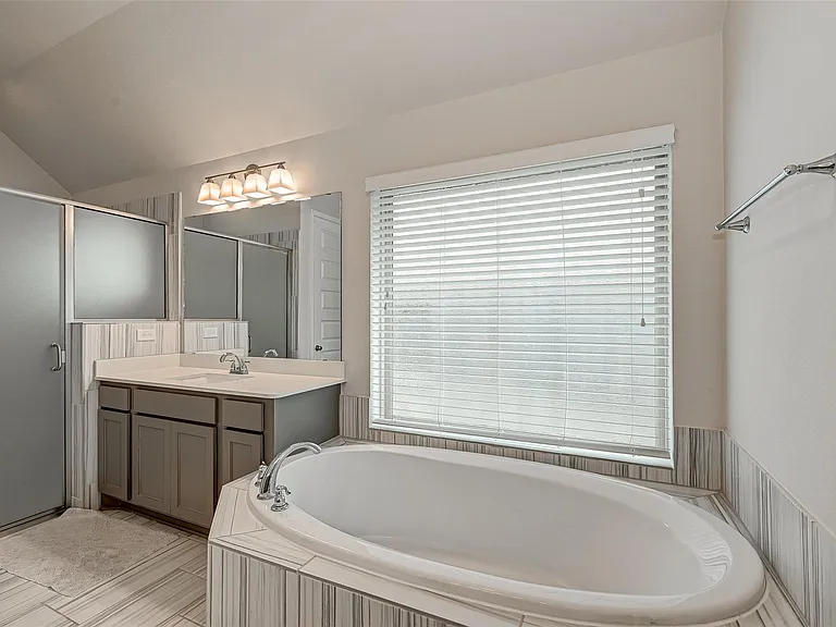 3510 Auburn Creek Cir — Photo 16