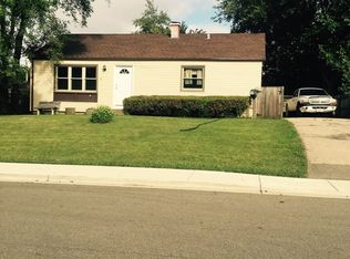 324 Tee Ln, Carpentersville, IL 60110