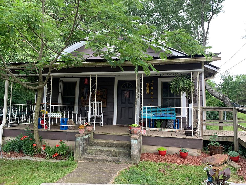 1st image of 800 E 5th St