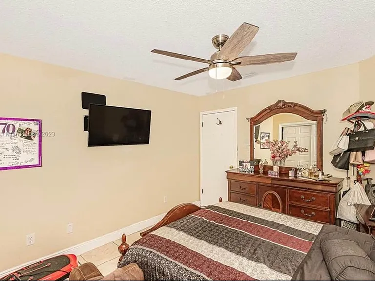 15565 SW 63rd Ter — Photo 10