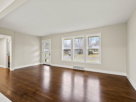 4th image of 7239 Beverly St