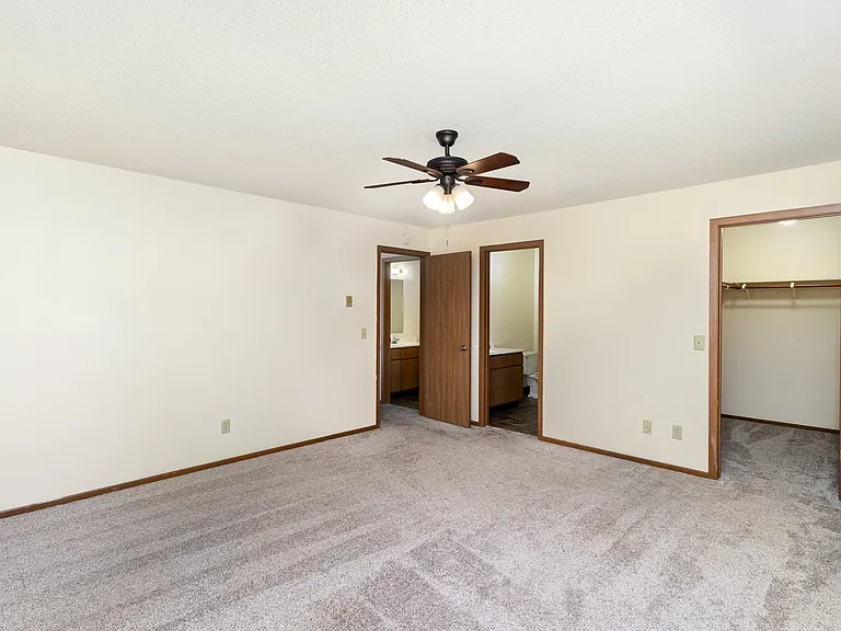 Hutchinson, MN Twin Oaks | 11A | Bedroom