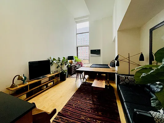 Rented by R New York | media 4