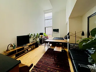 Rented by R New York