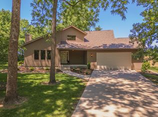 13722 Oak Hill Rd, Bloomington, IL 61705