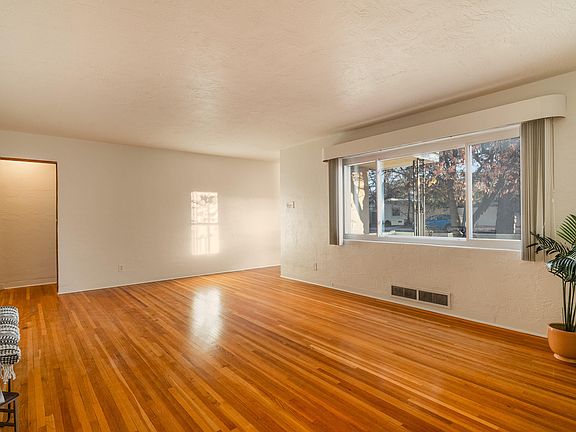 5th image of 4433 Avenida Del Sol NE