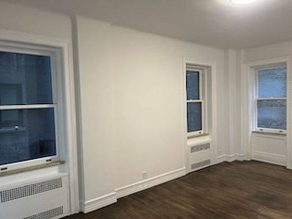 4th image of 26 E 63rd St APT 4D